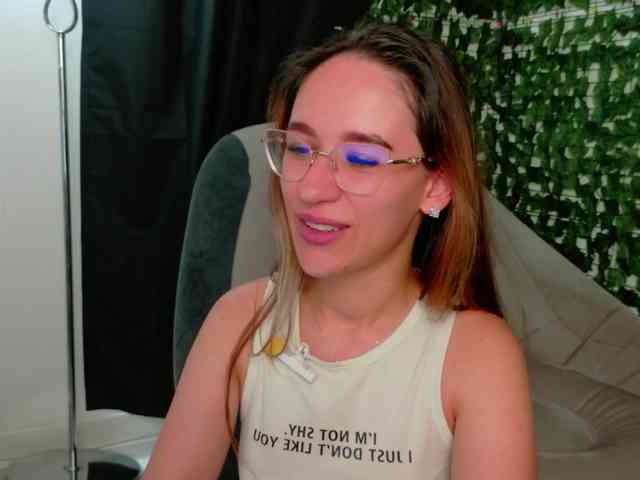 NicoleIris webcam