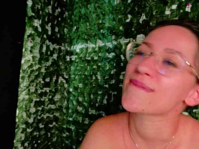NicoleIris webcam