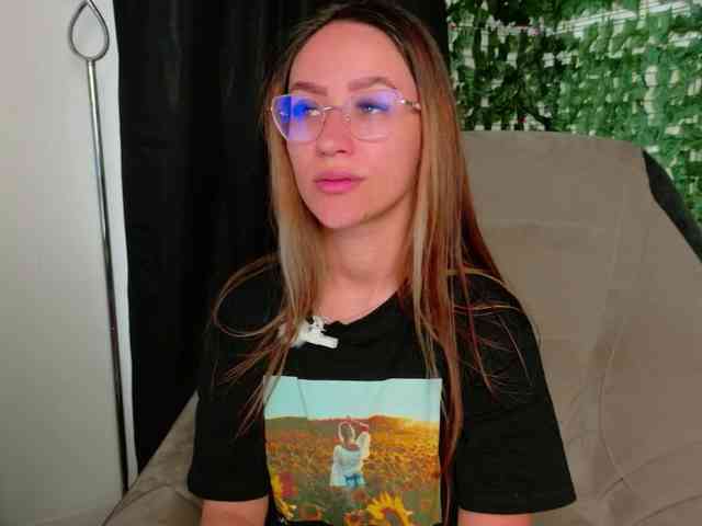 NicoleIris webcam