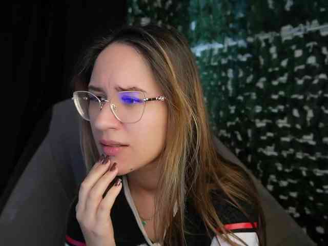 NicoleIris webcam