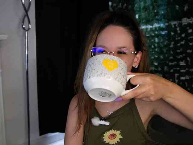 NicoleIris webcam