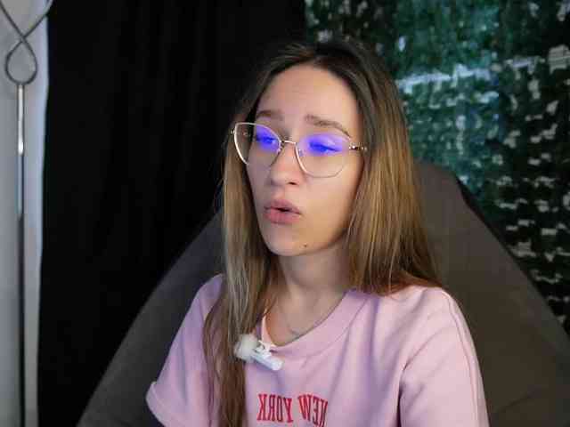 NicoleIris webcam