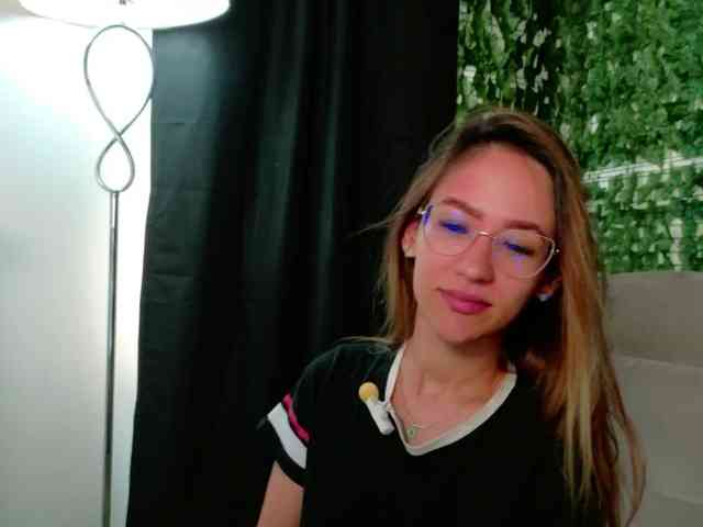 NicoleIris webcam