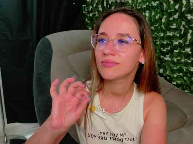 NicoleIris webcam