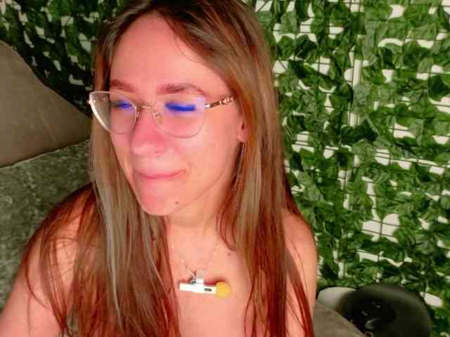 NicoleIris webcam