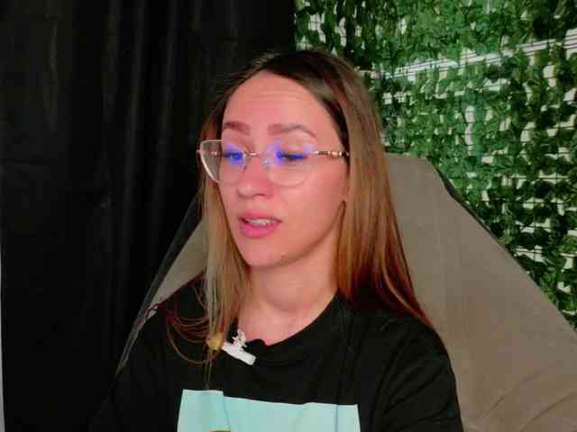 NicoleIris webcam