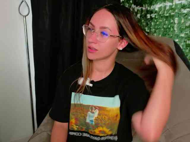 NicoleIris webcam