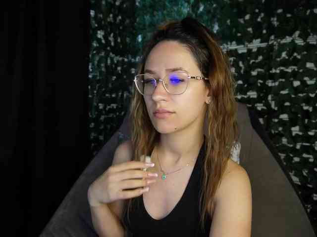 NicoleIris webcam