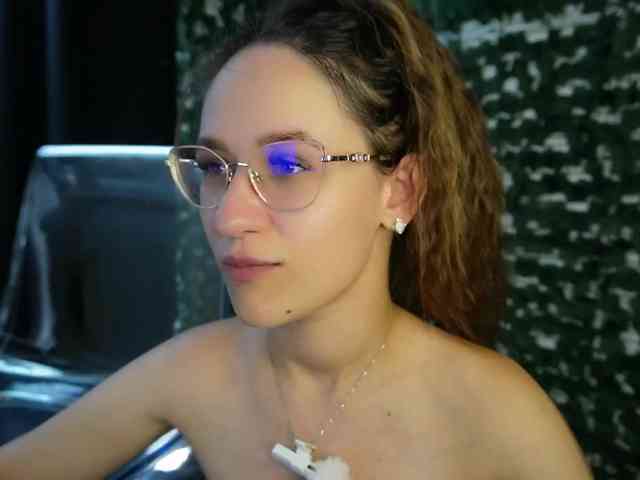 NicoleIris webcam