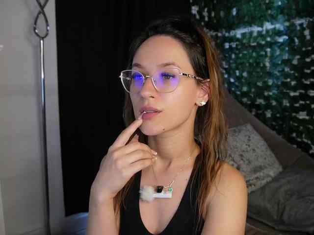 NicoleIris webcam