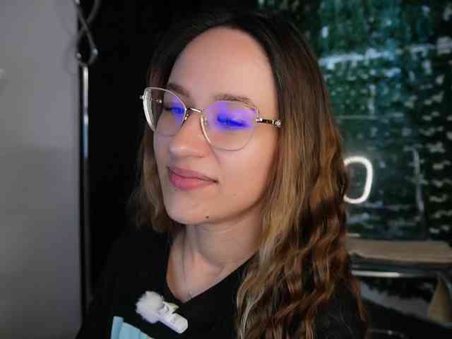 NicoleIris webcam