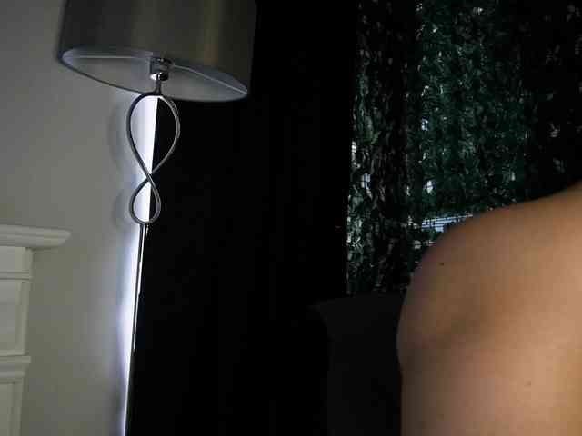 NicoleIris webcam