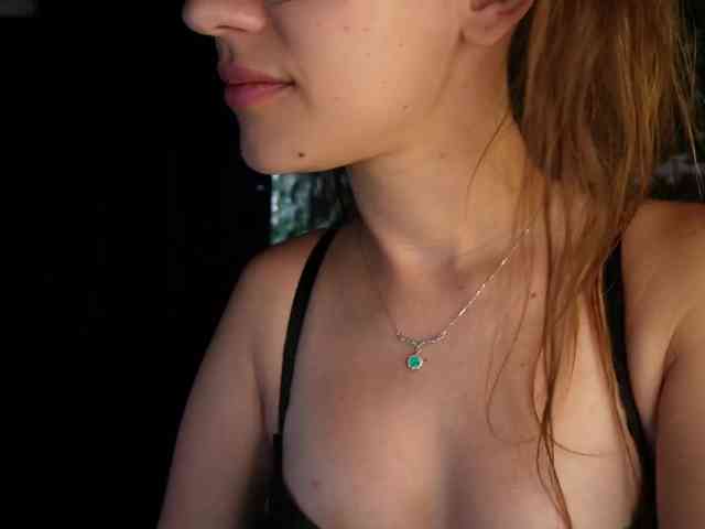 NicoleIris webcam