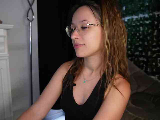 NicoleIris webcam