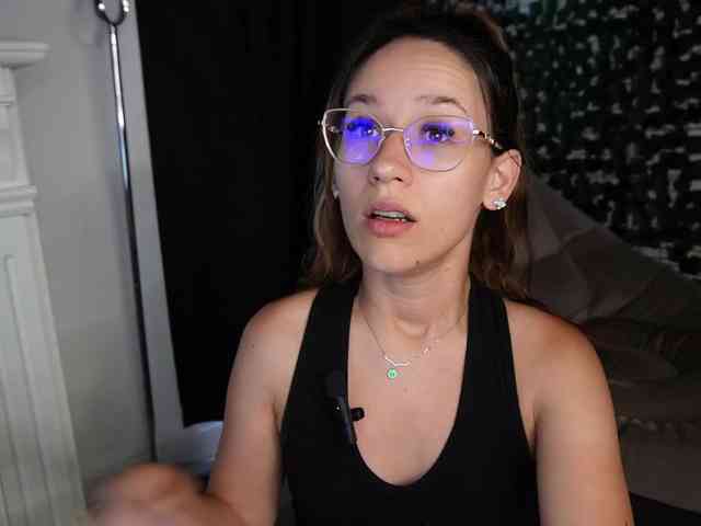 NicoleIris webcam