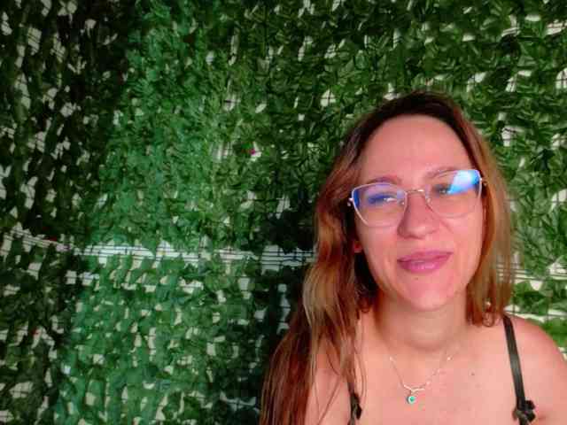 NicoleIris webcam