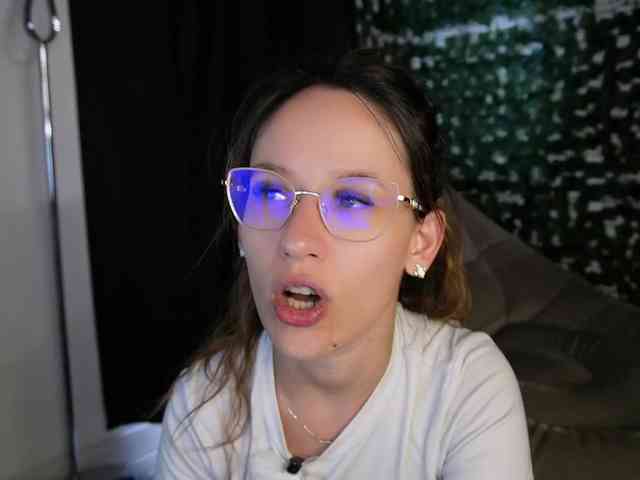 NicoleIris webcam