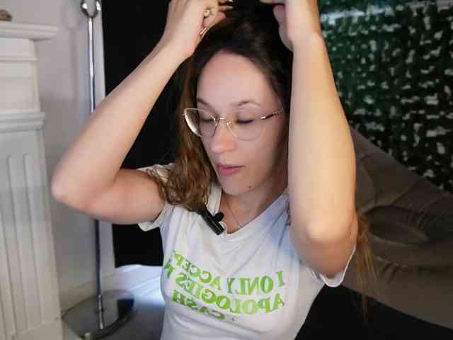 NicoleIris webcam