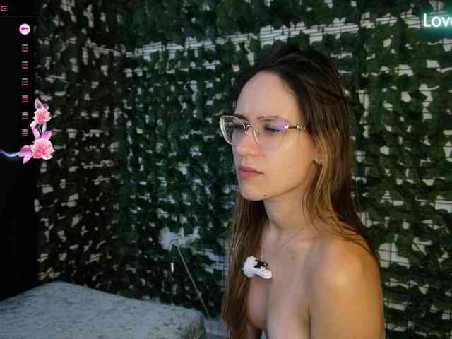 NicoleIris webcam