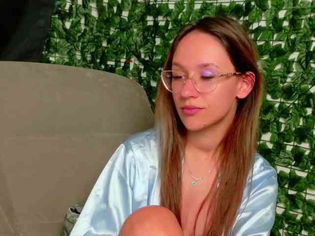 NicoleIris webcam