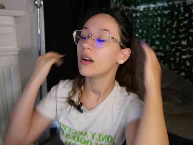 NicoleIris webcam