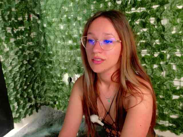 NicoleIris webcam