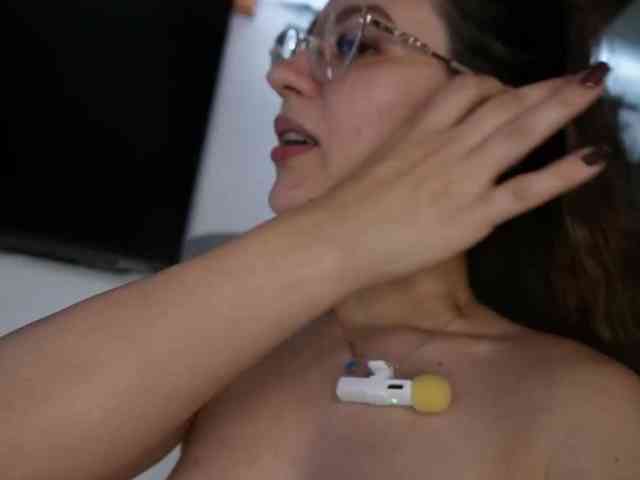 NicoleIris webcam