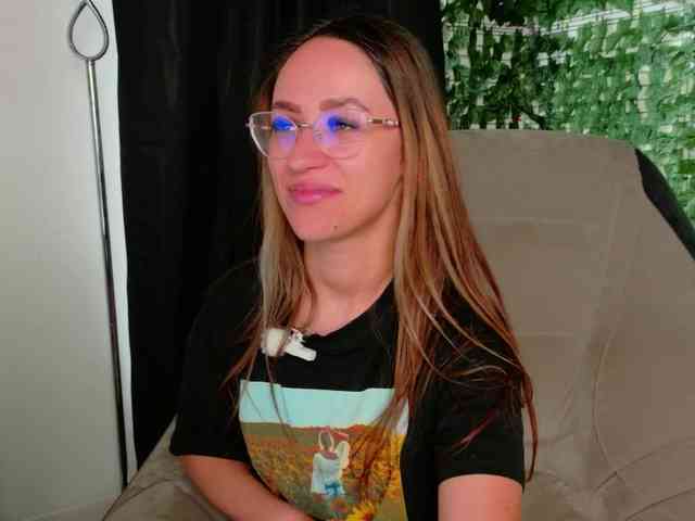 NicoleIris webcam
