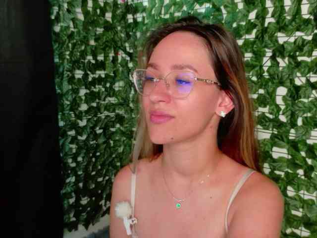 NicoleIris webcam