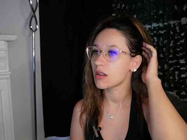 NicoleIris webcam