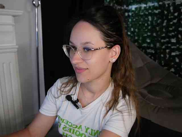 NicoleIris webcam