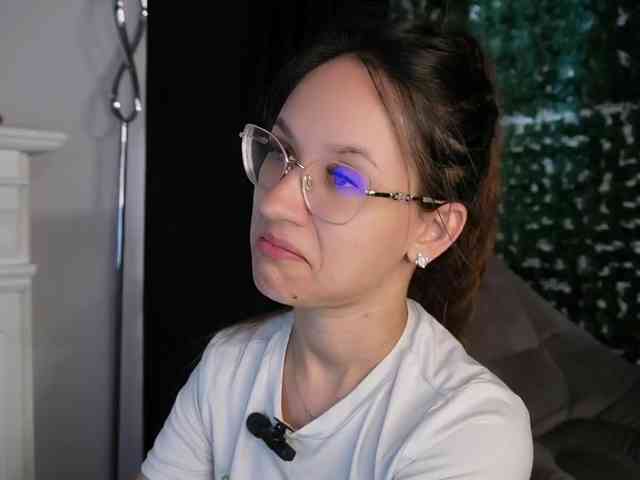 NicoleIris webcam