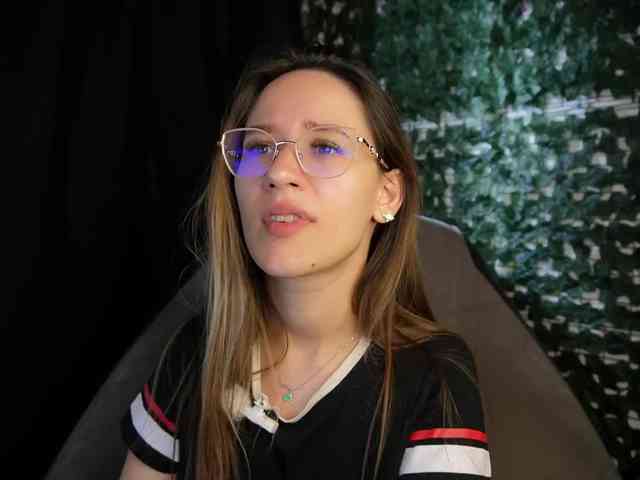 NicoleIris webcam