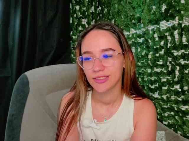 NicoleIris webcam