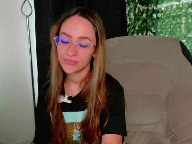 NicoleIris webcam