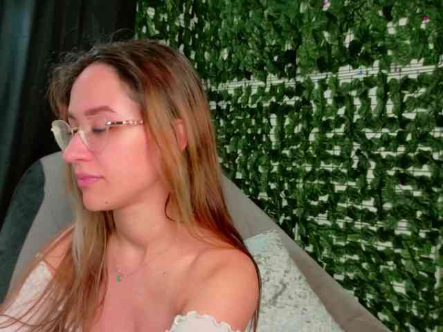 NicoleIris webcam