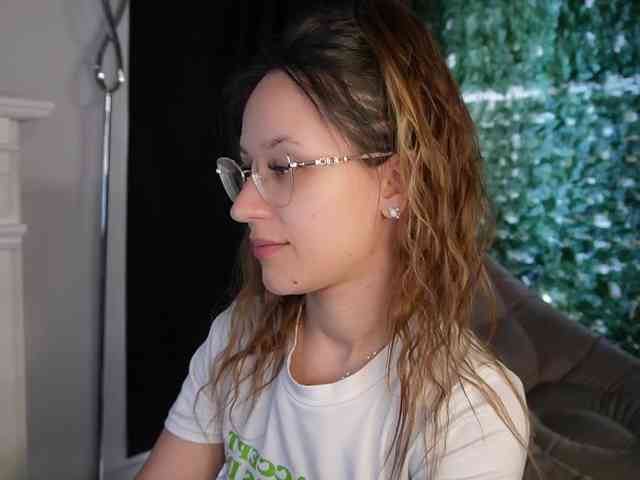 NicoleIris webcam