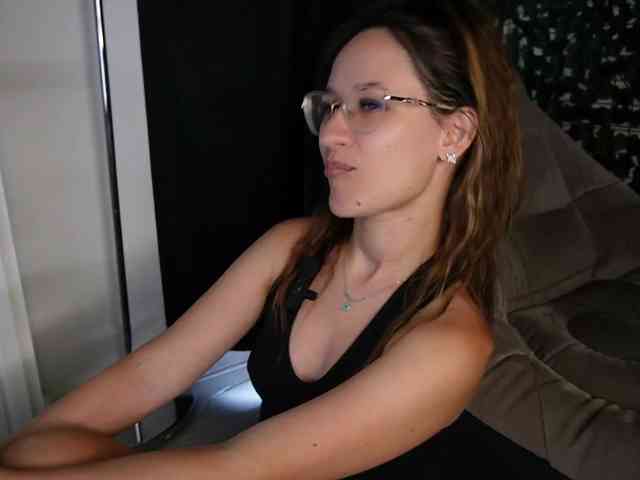 NicoleIris webcam