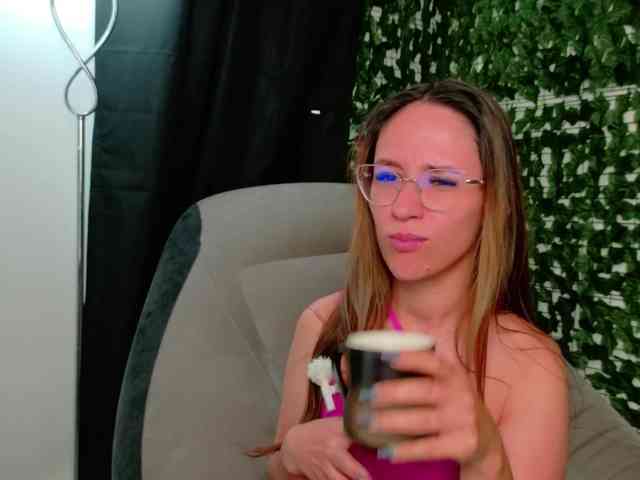 NicoleIris webcam