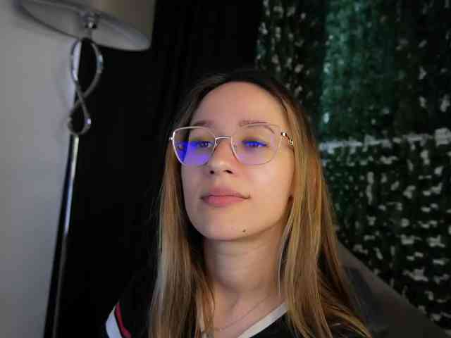 NicoleIris webcam