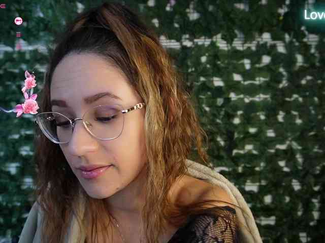 NicoleIris webcam