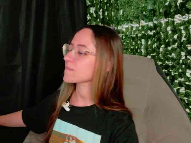 NicoleIris webcam