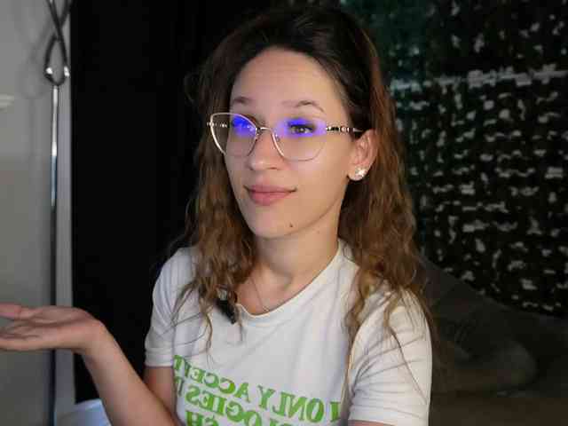 NicoleIris webcam