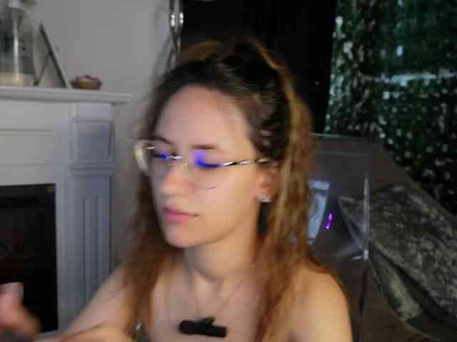 NicoleIris webcam
