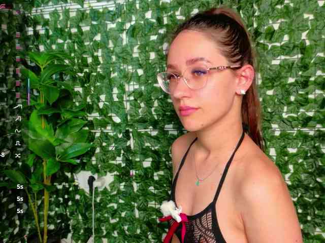 NicoleIris webcam