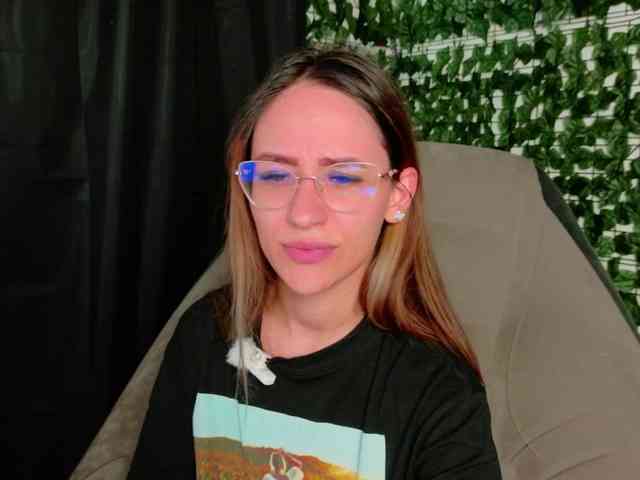 NicoleIris webcam