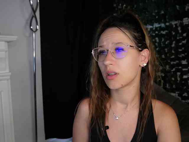 NicoleIris webcam