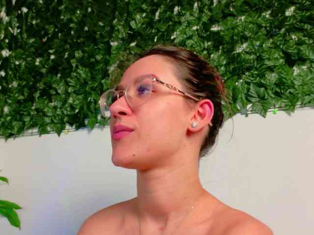 NicoleIris Live Webcam on BongaCams