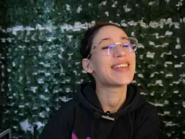 NicoleIris webcam