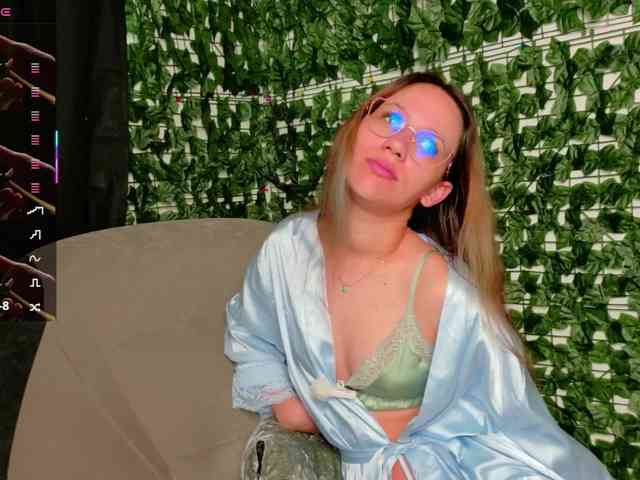 NicoleIris webcam